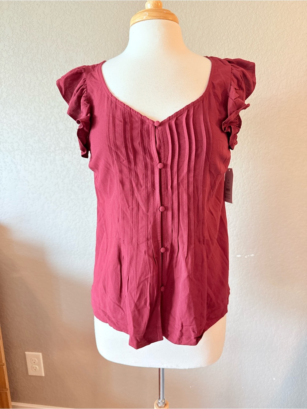 Time and Tru Wine Punch Flutter Sleeve Pintuck Top Small NWT